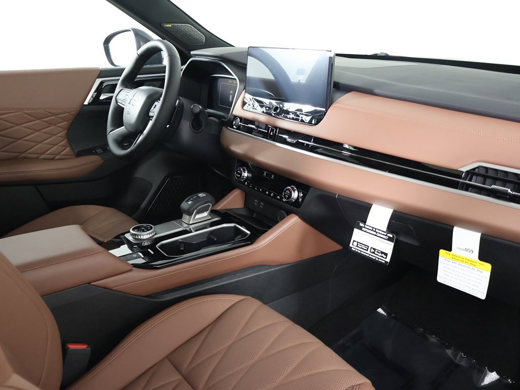 New 2025 Mitsubishi Outlander SEL image 32