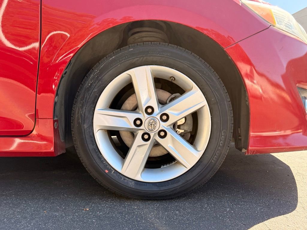 Used 2013 Toyota Camry SE image 6