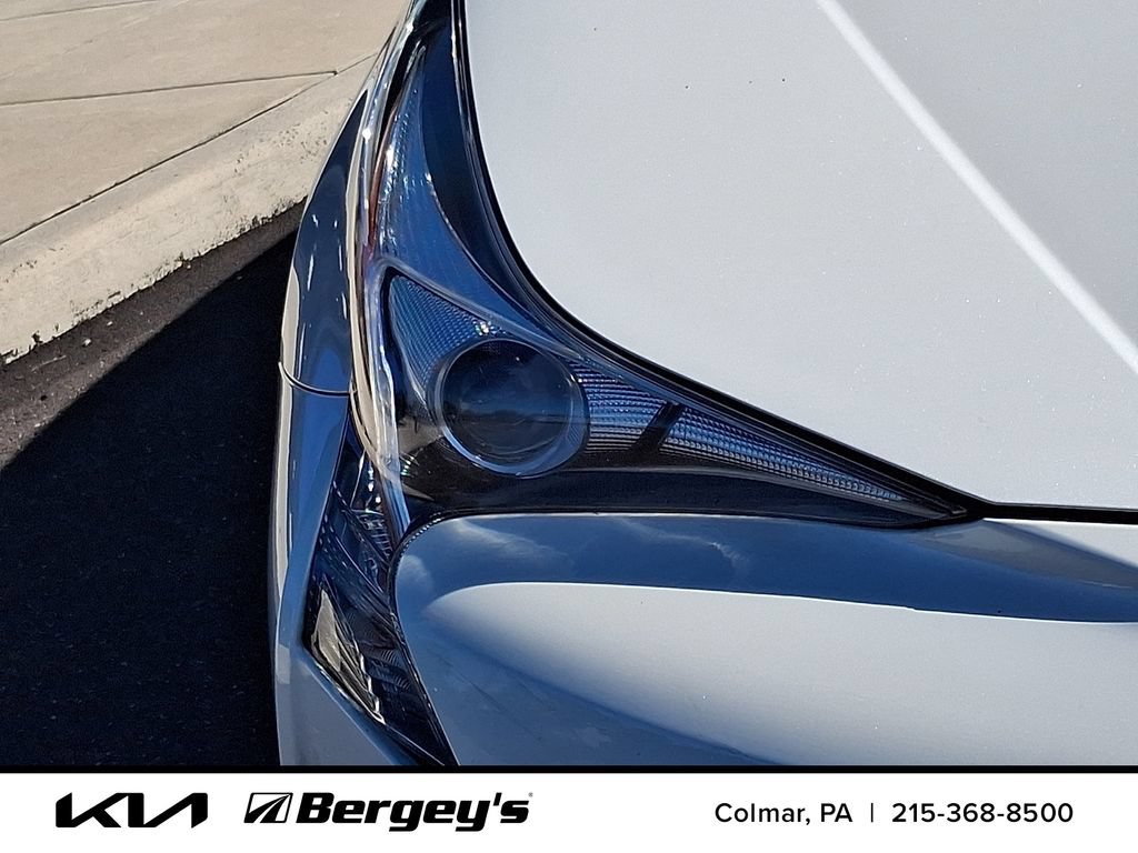 Used 2017 Toyota Prius Four FWD image 11