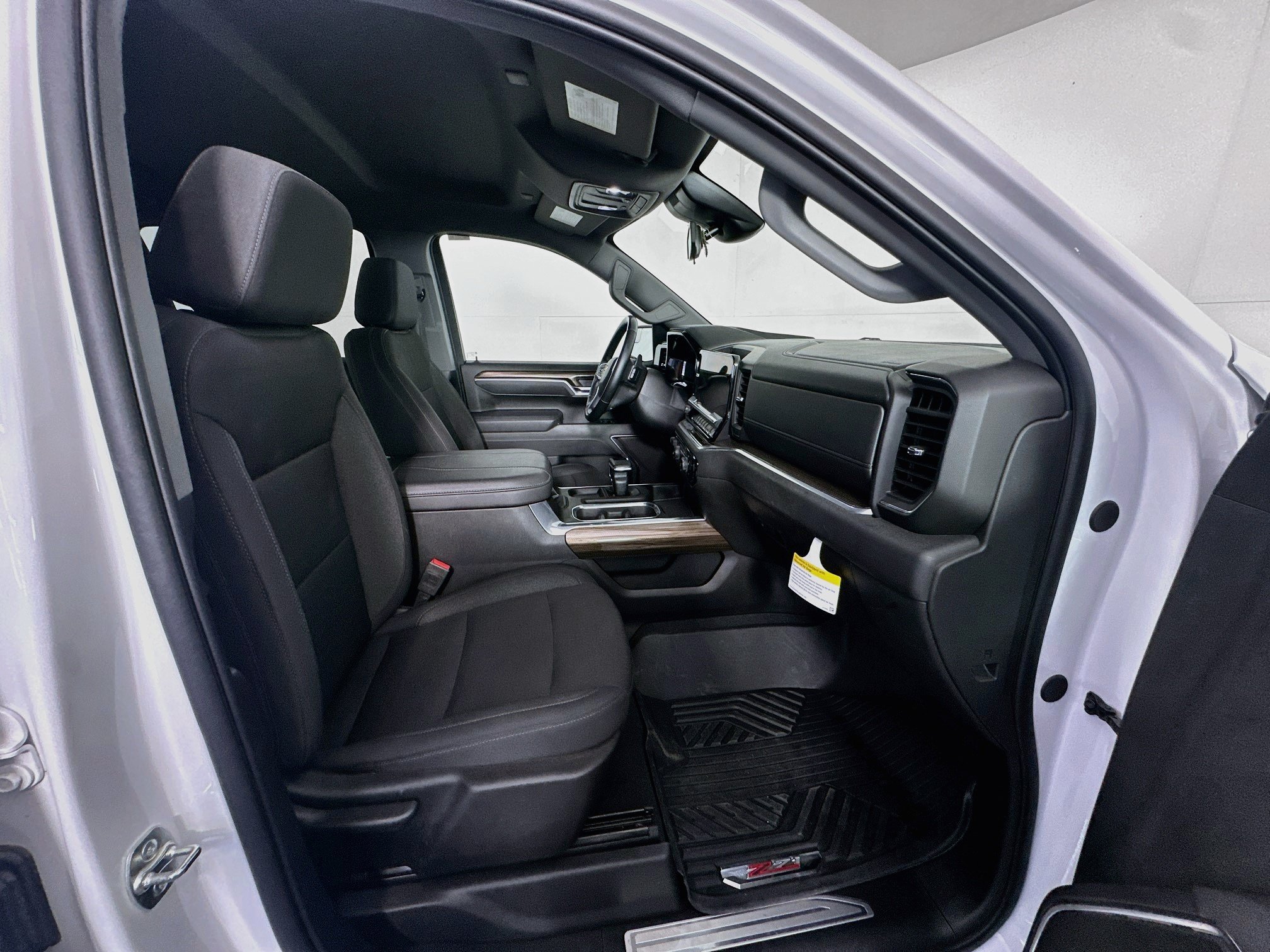 Used 2025 Chevrolet Silverado 1500 LT AWD/4WD image 29