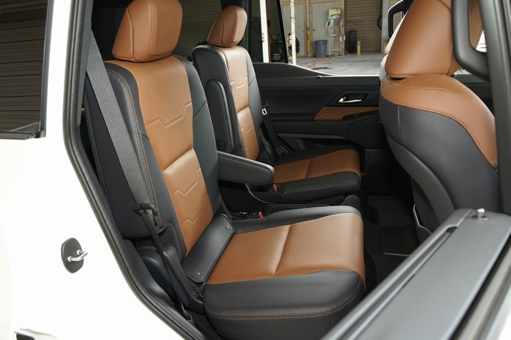 Used 2025 Lexus GX 550 image 16