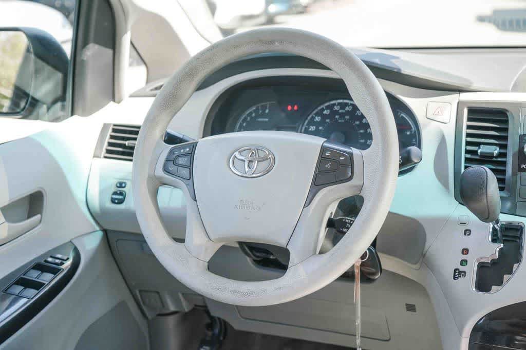 Used 2012 Toyota Sienna LE w/ Towing Pkg FWD image 14