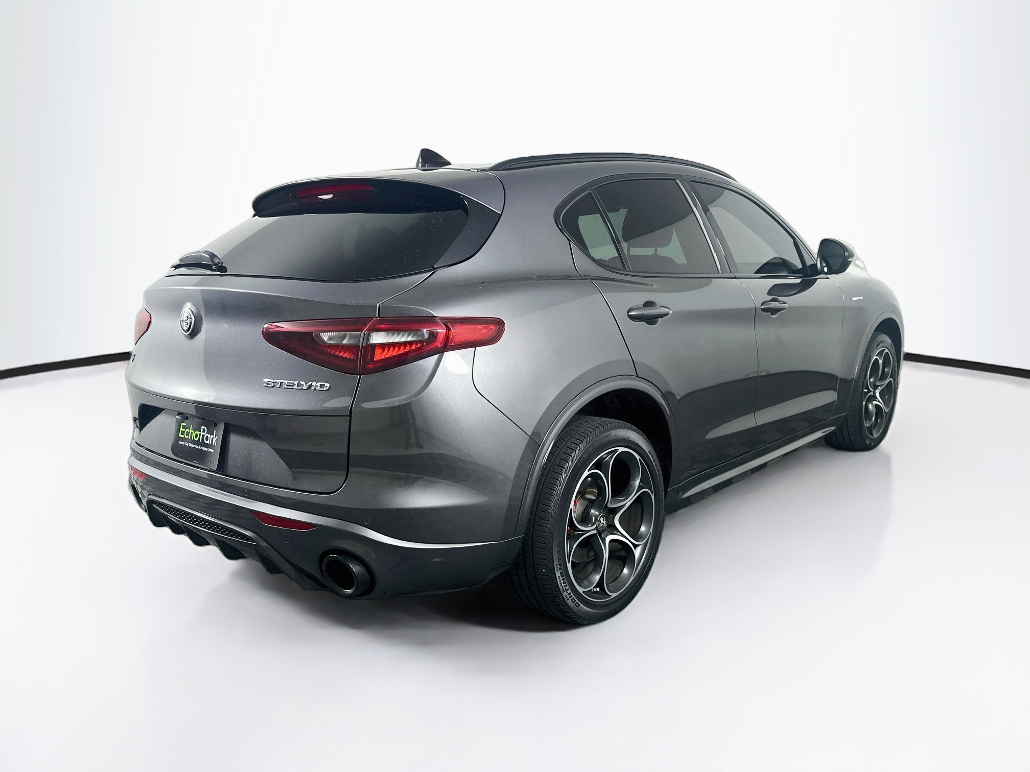 Used 2023 Alfa Romeo Stelvio Veloce AWD/4WD image 9
