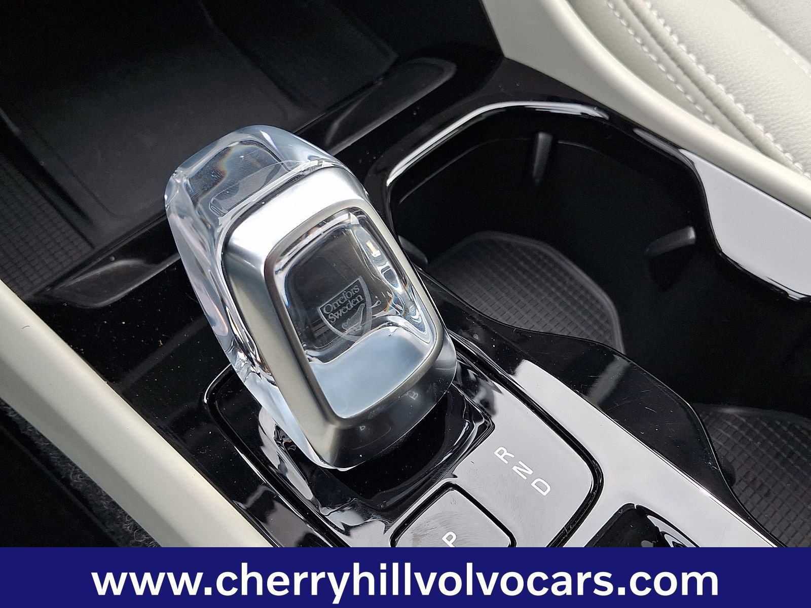 Certified 2025 Volvo XC40 B5 Ultra w/ Climate Package image 16