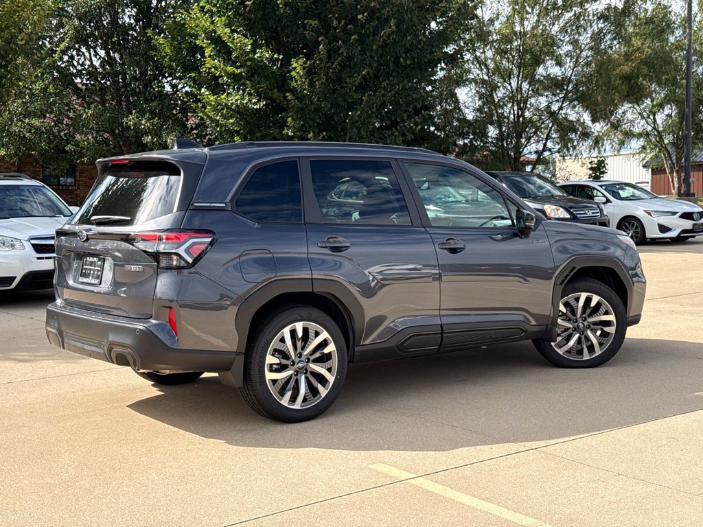 Used 2025 Subaru Forester Touring AWD/4WD image 2