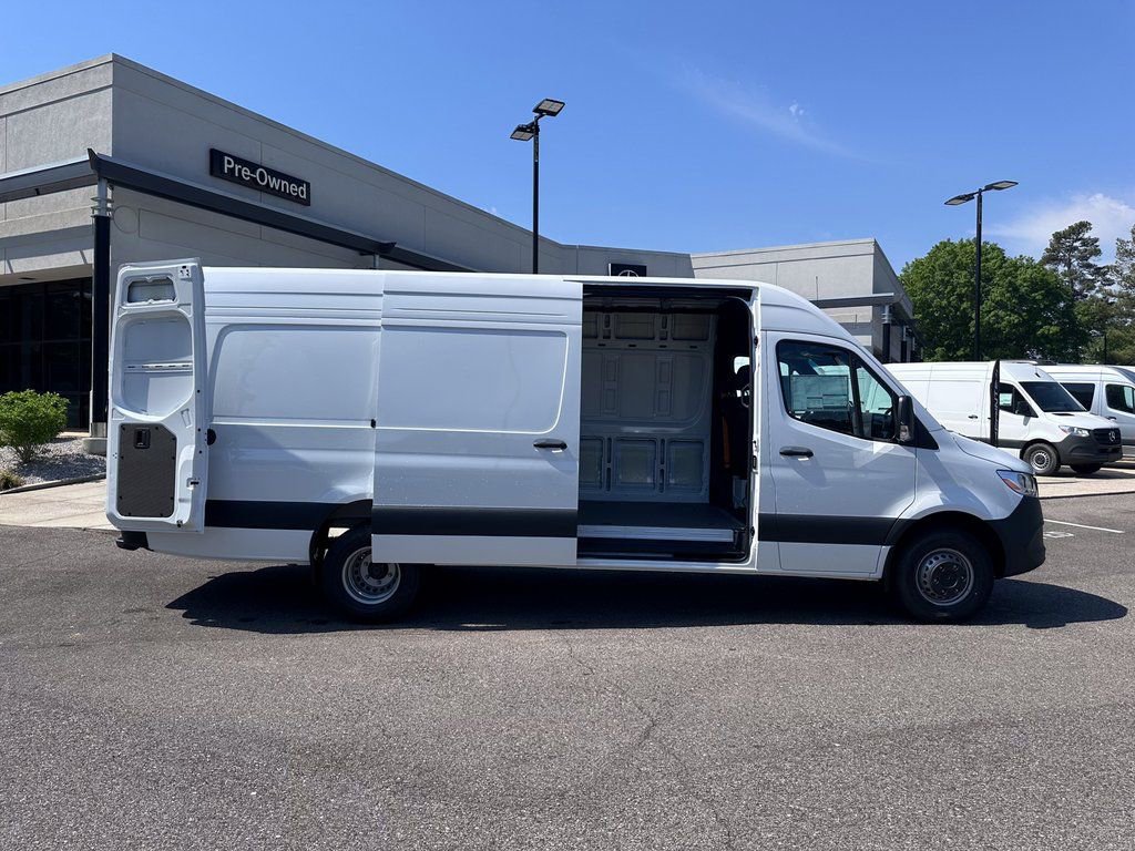 New 2025 Mercedes-Benz Sprinter 4500 image 25