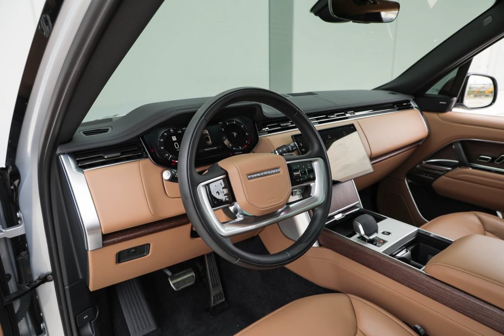 Used 2025 Land Rover Range Rover SE AWD/4WD image 16