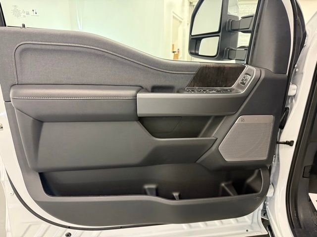 New 2026 Ford F250 4x4 Crew Cab Super Duty image 13