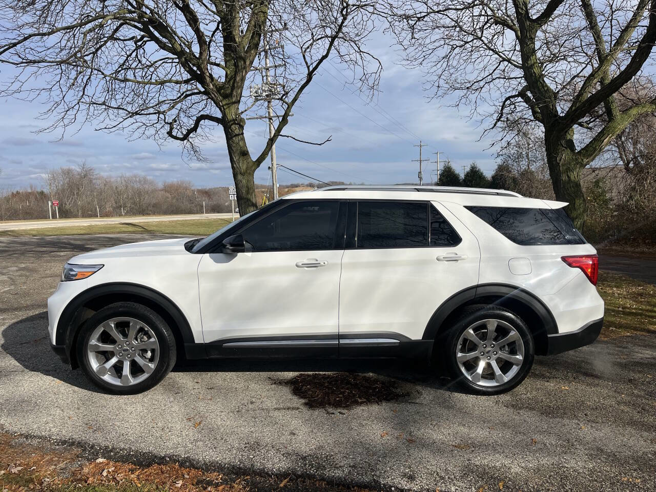 Used 2020 Ford Explorer Platinum image 2
