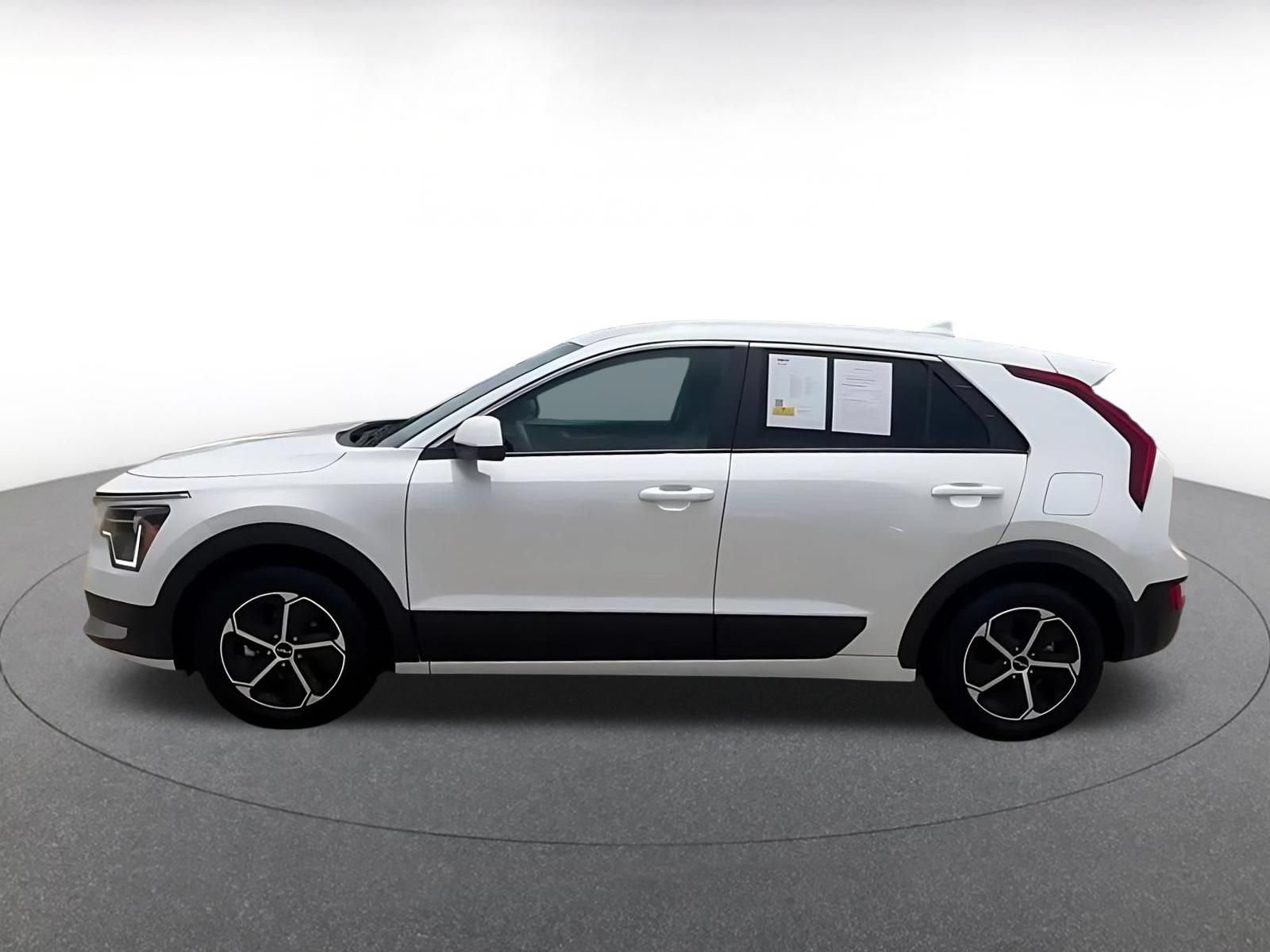 Used 2026 Kia Niro LX FWD image 9