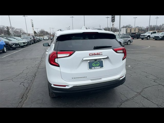 Certified 2024 GMC Terrain SLT w/ Infotainment Package II image 7