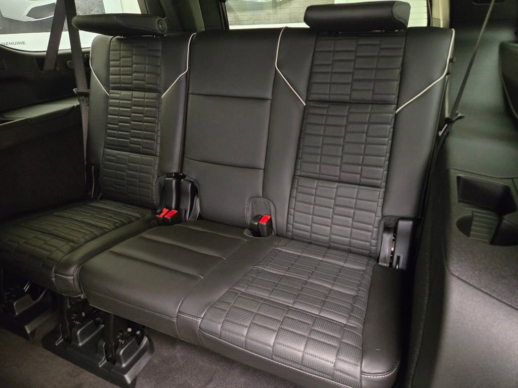 Used 2025 Cadillac Escalade ESV Sport Platinum AWD/4WD image 21