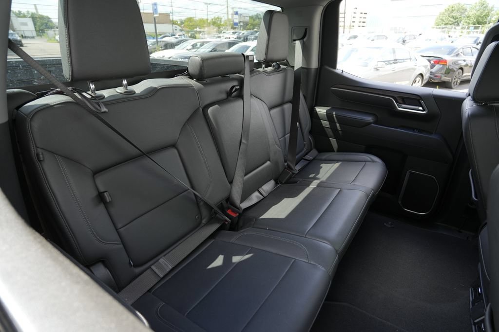 Used 2025 GMC Sierra 1500 SLT AWD/4WD image 28