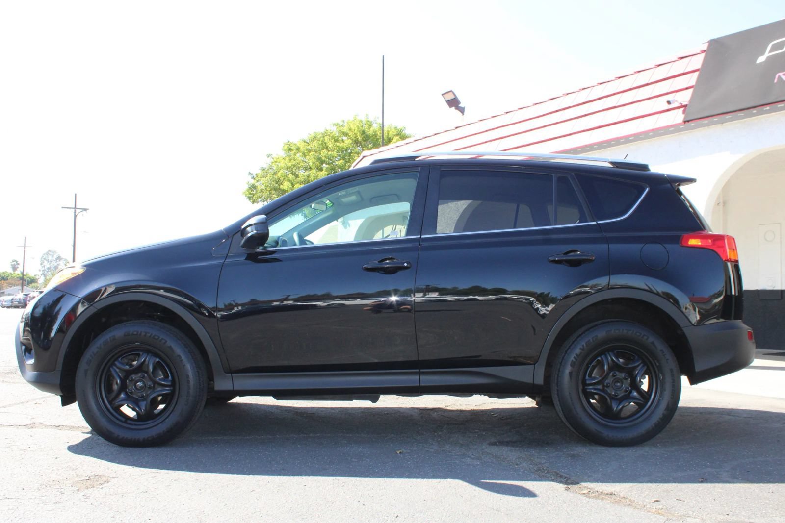 Used 2013 Toyota RAV4 LE FWD image 13