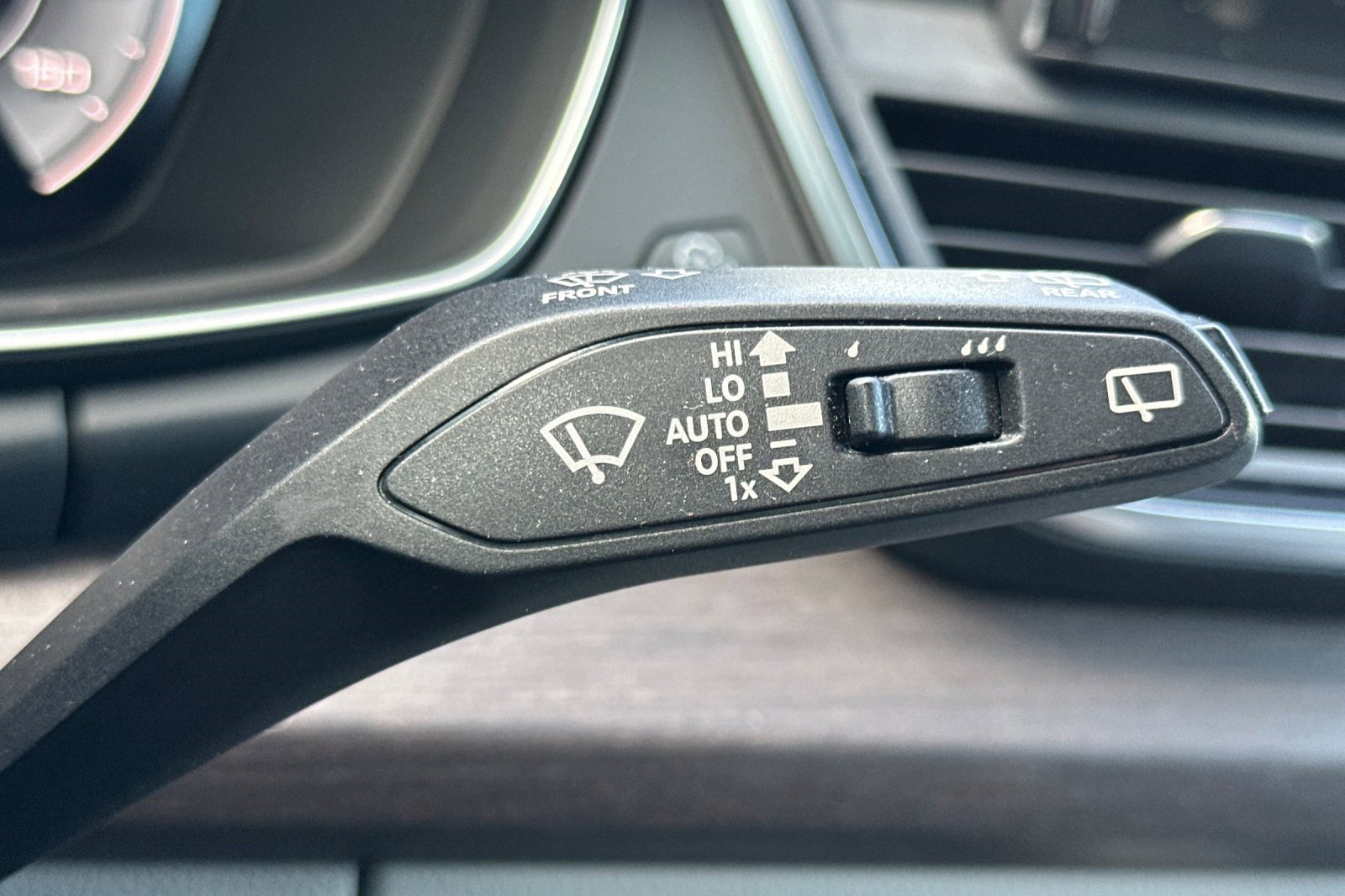 Used 2022 Audi Q5 e Prestige w/ Prestige Package image 33