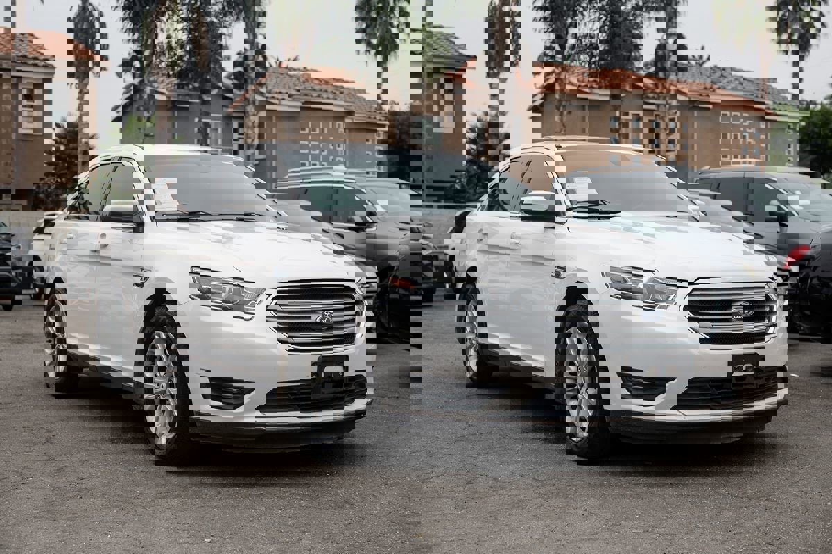 Used 2018 Ford Taurus SEL w/ Equipment Group 201A image 12