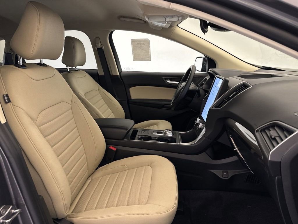 New 2024 Ford Edge SE w/ Black Appearance Package image 24