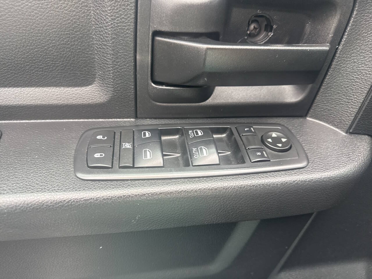 Used 2017 RAM 1500 ST w/ SXT Appearance Group AWD/4WD image 15