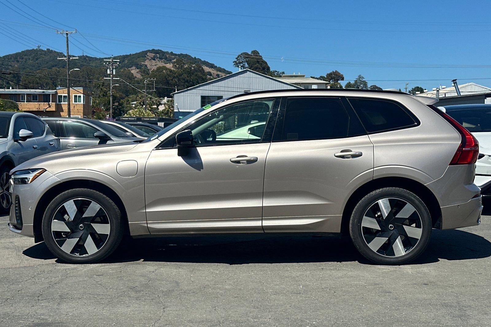 Used 2024 Volvo XC60 T8 Plus AWD/4WD image 5