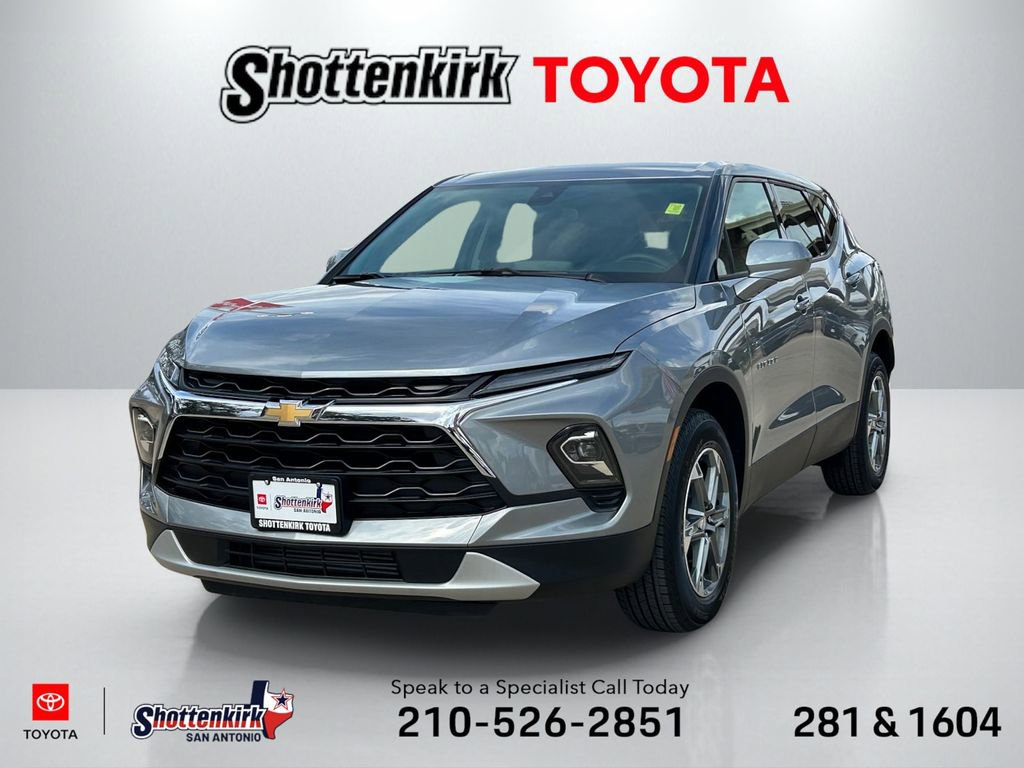 Used 2025 Chevrolet Blazer LT AWD/4WD image 1