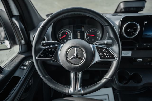 Used 2025 Mercedes-Benz Sprinter 2500 image 25