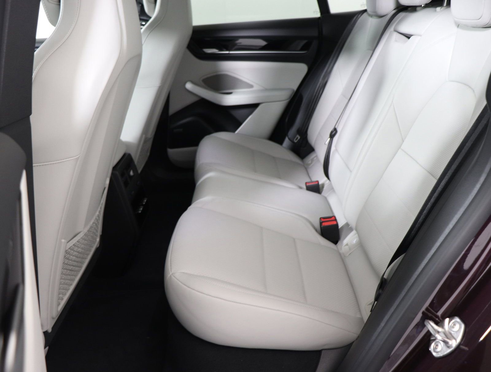 Certified 2025 Porsche Macan 4S Electric AWD/4WD image 16