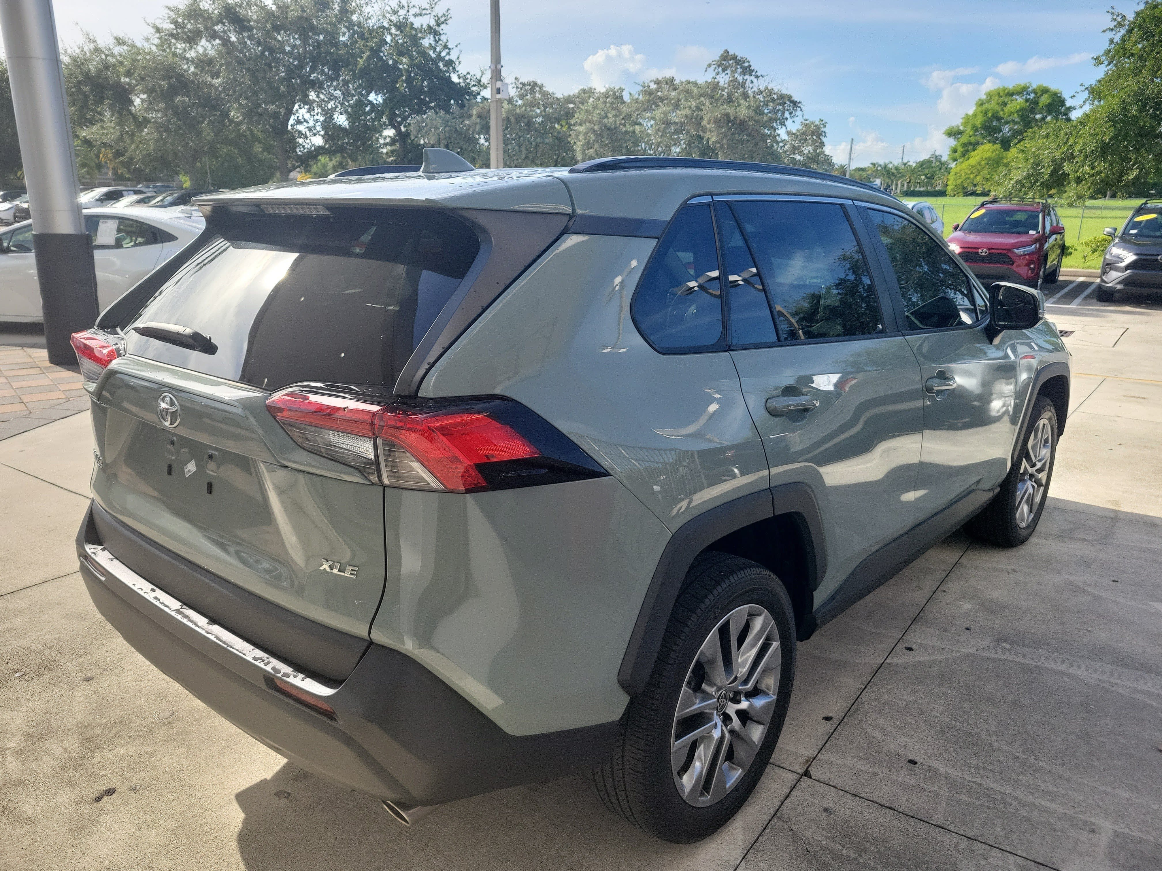 Used 2023 Toyota RAV4 XLE Premium FWD image 7