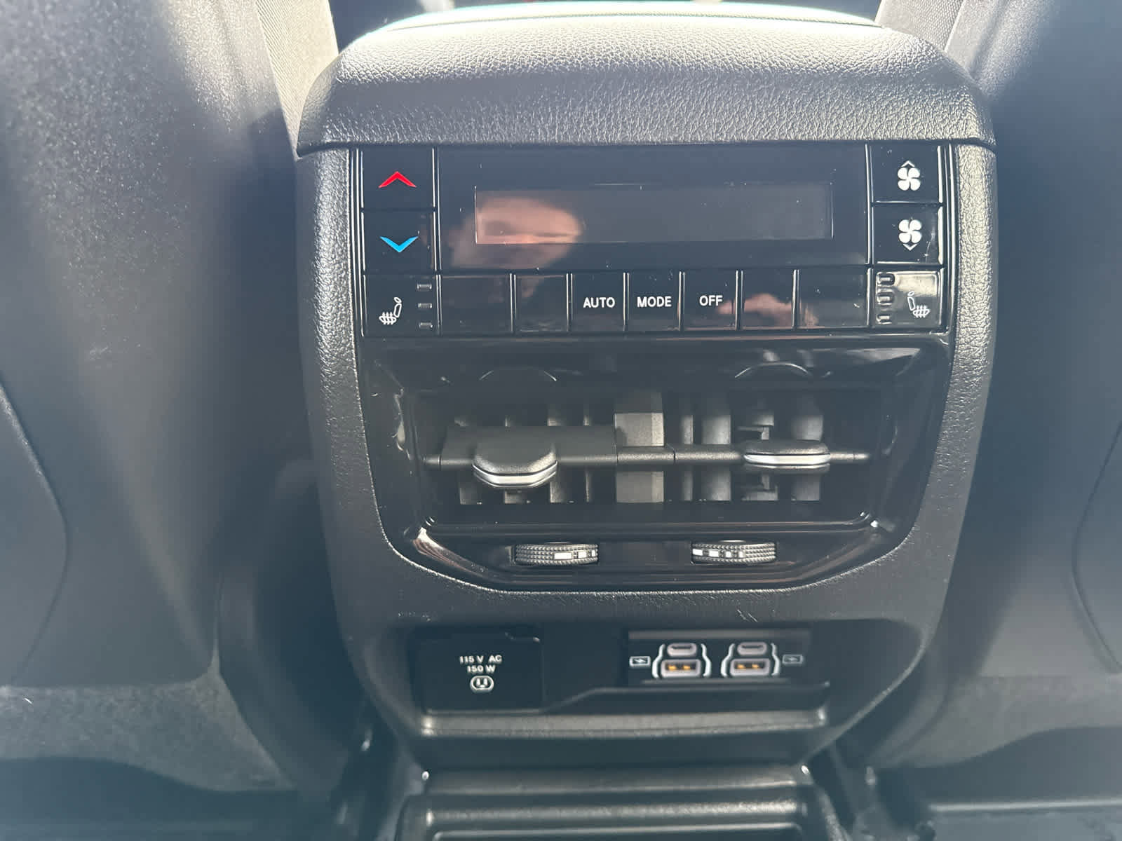 Used 2023 Jeep Grand Cherokee L Limited w/ Luxury Tech Group II image 16