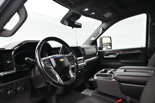 Used 2024 Chevrolet Silverado 2500 LT AWD/4WD image 17