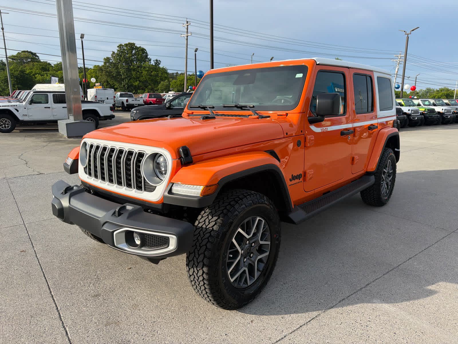 New 2026 Jeep Wrangler Unlimited Sahara w/ Whitecap Package