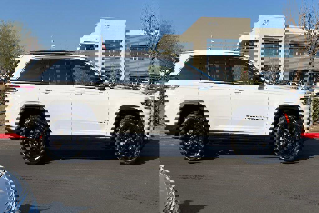 New 2026 Jeep Grand Cherokee Limited image 3