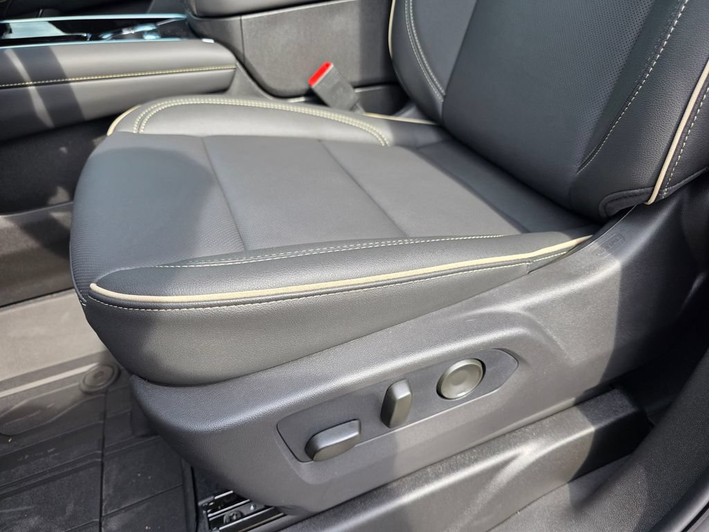 New 2026 Chevrolet Suburban Premier RWD image 12