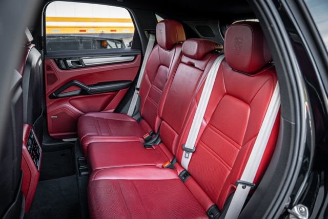 Used 2022 Porsche Cayenne Platinum Edition image 39