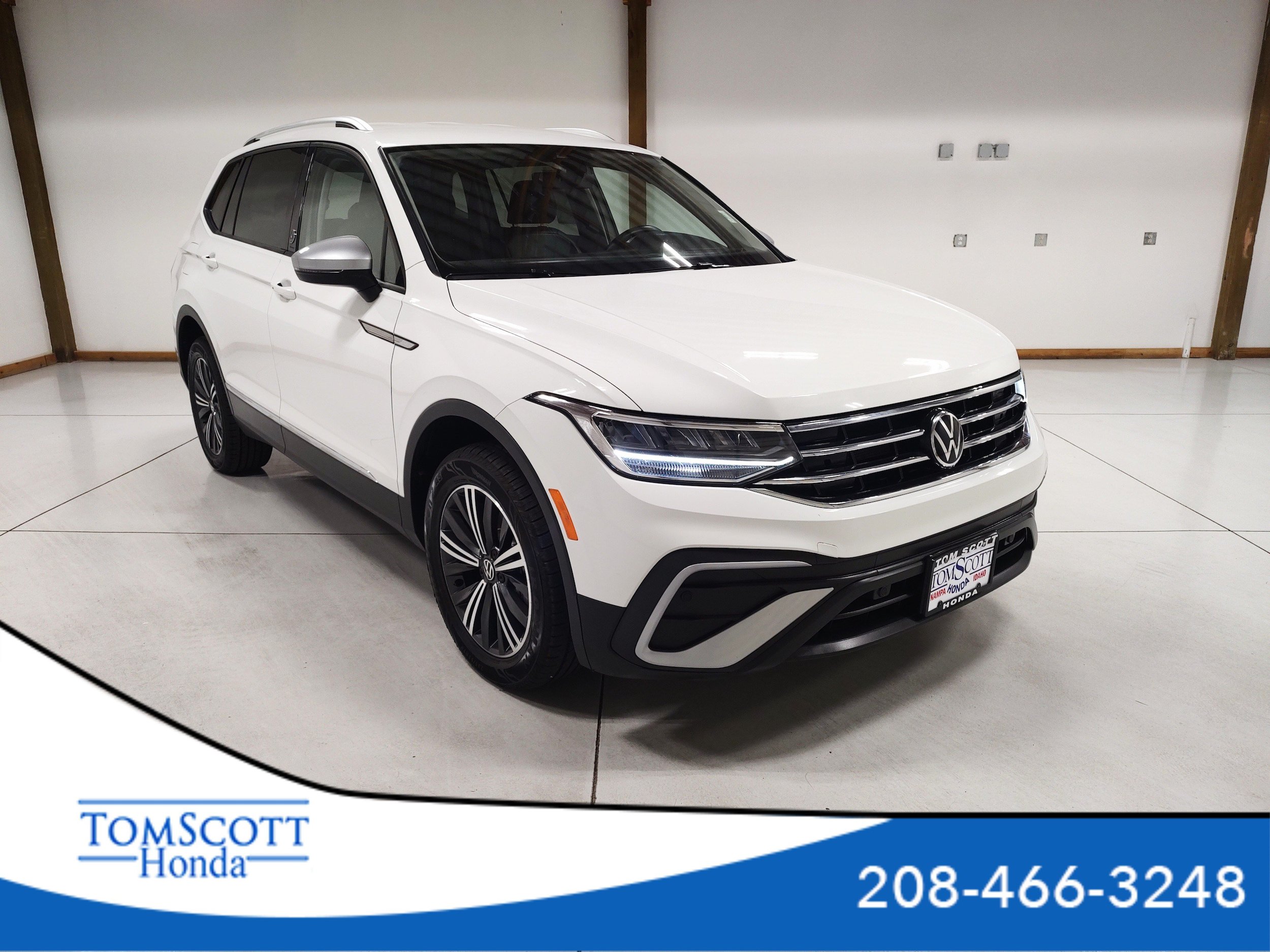 Used 2024 Volkswagen Tiguan Wolfsburg Edition AWD/4WD image 1