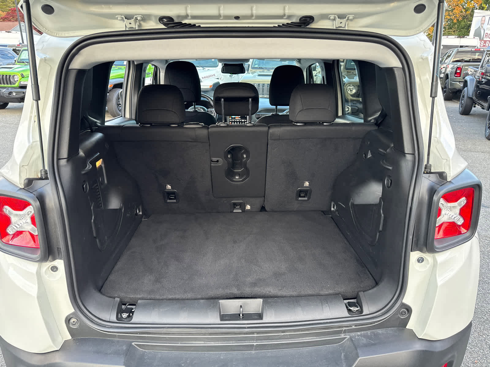 Used 2022 Jeep Renegade Latitude w/ Convenience Group image 37