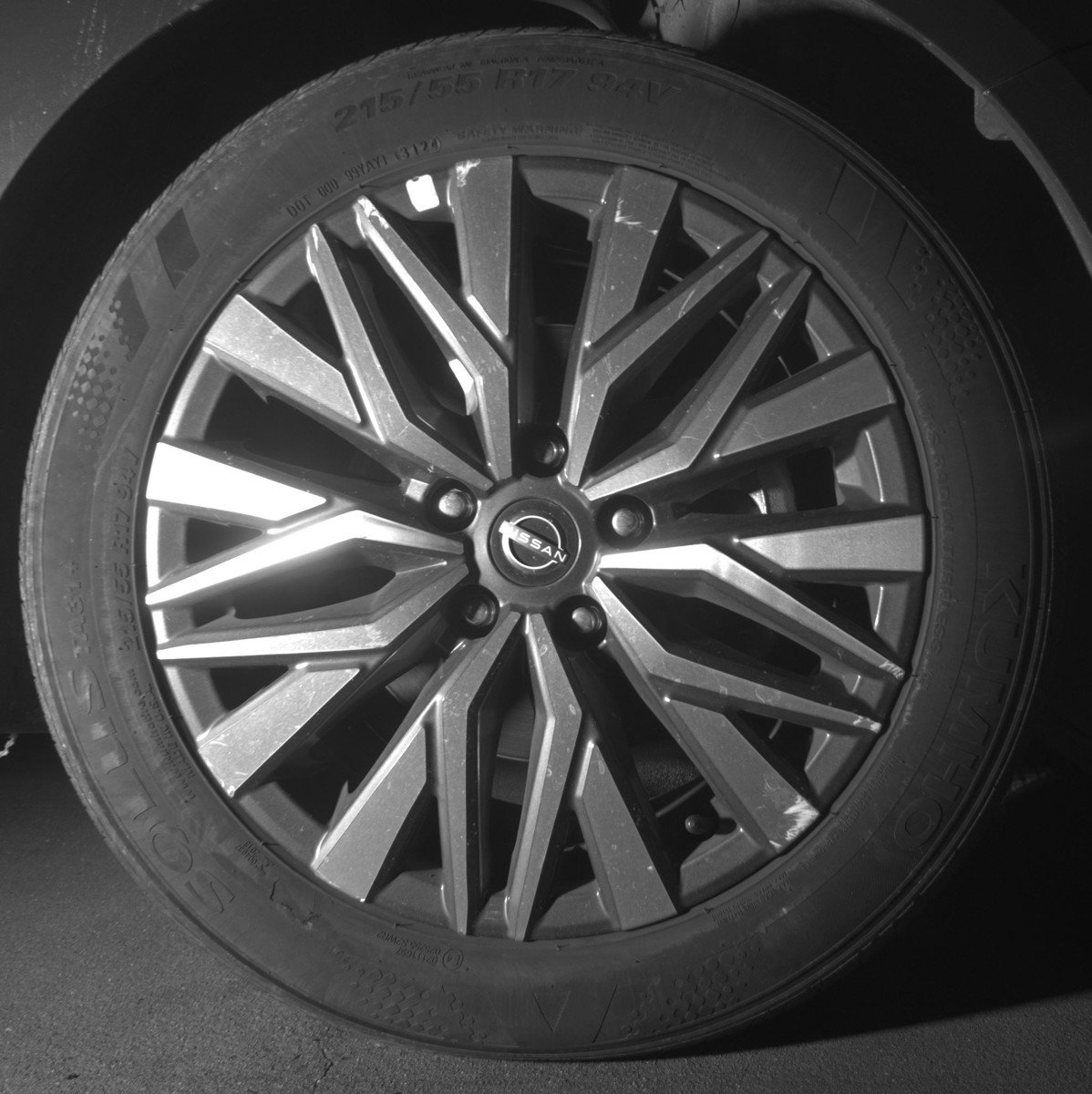 Used 2025 Nissan Altima 2.5 SV FWD image 13