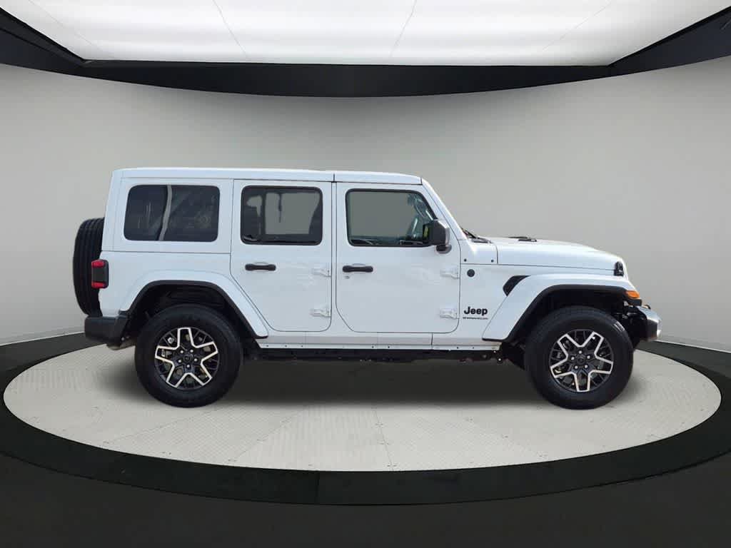 Used 2026 Jeep Wrangler Unlimited Sahara AWD/4WD image 8