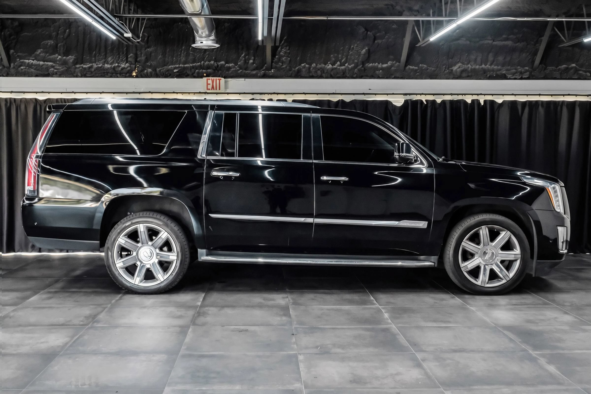Used 2020 Cadillac Escalade ESV Luxury RWD image 8