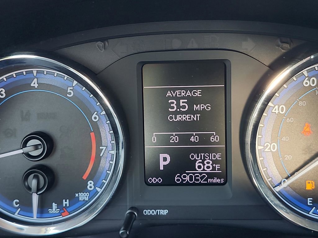 Used 2019 Toyota Corolla LE image 32