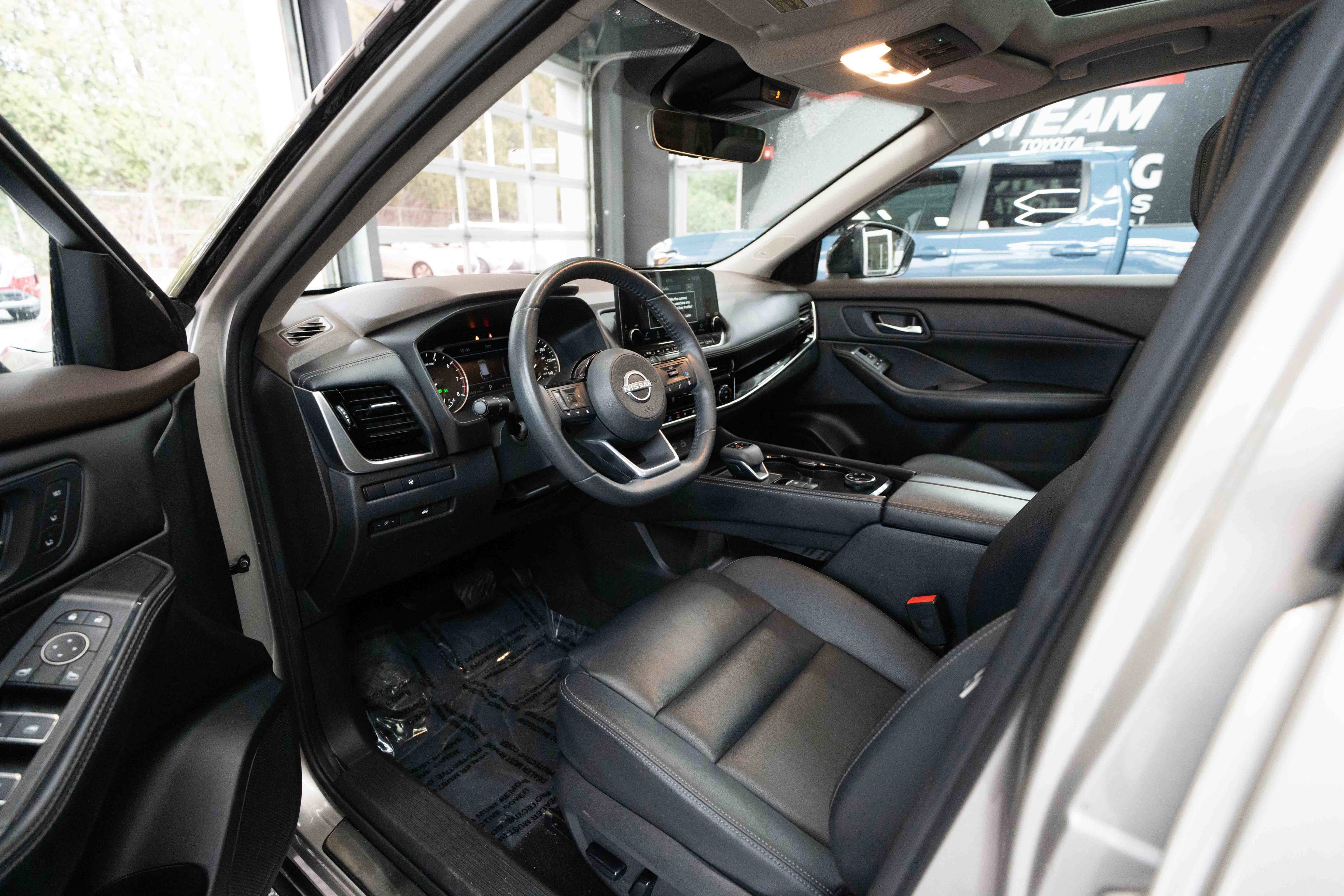 Used 2023 Nissan Rogue SL w/ SL Premium Package image 8