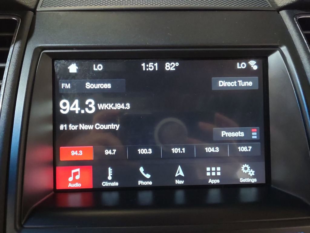 Used 2018 Ford Taurus Limited AWD/4WD image 12