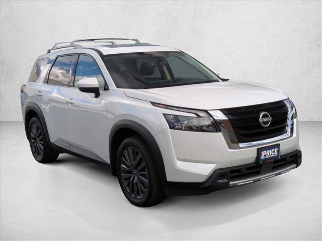 Used 2025 Nissan Pathfinder SL w/ SL Premium Package AWD/4WD image 3