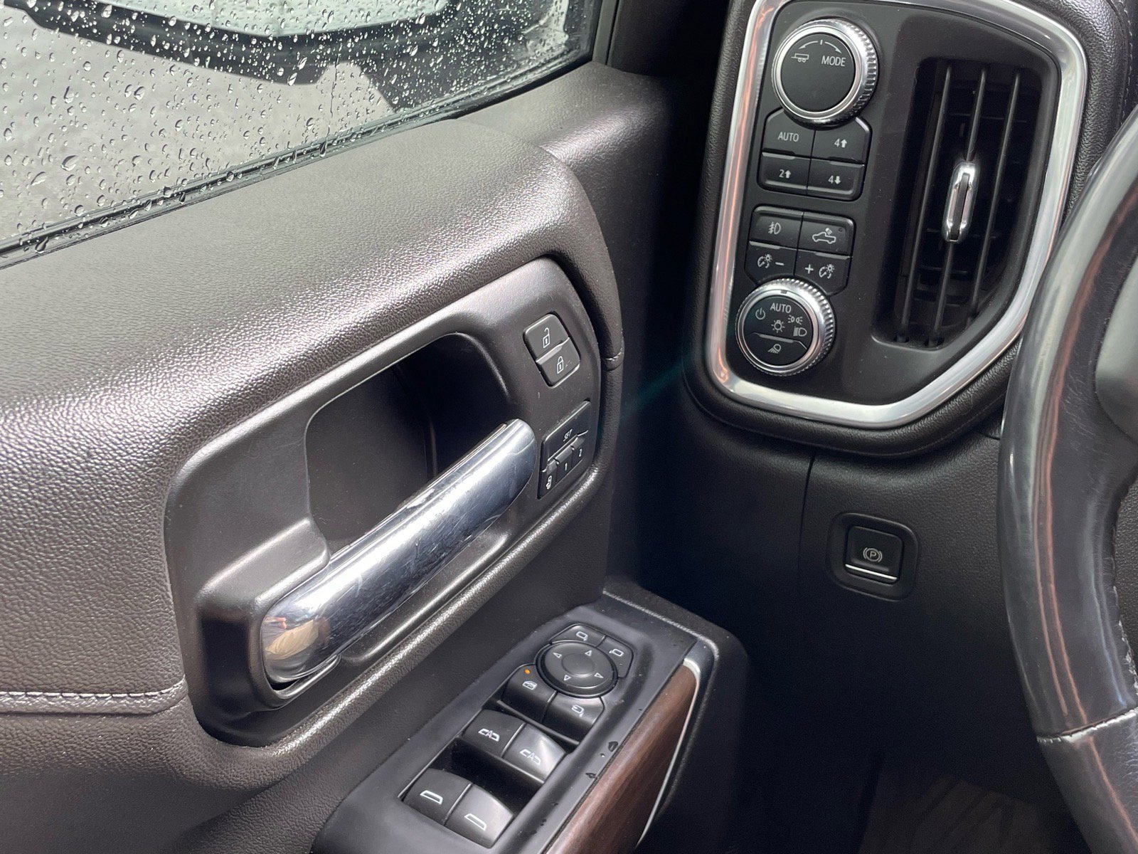 Used 2022 GMC Sierra 1500 SLT w/ Driver Alert Package II image 17