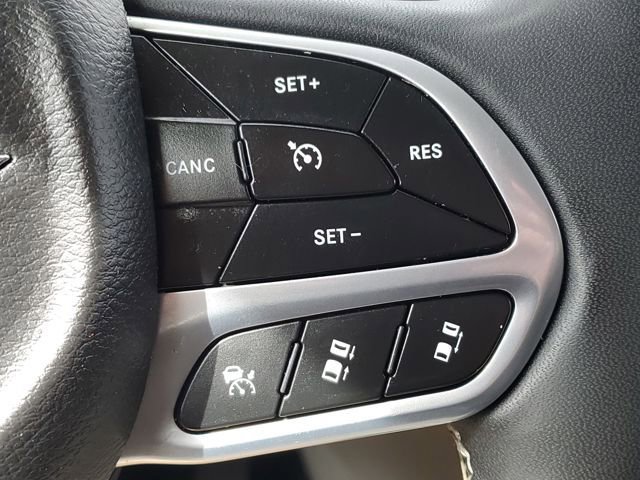 Used 2024 Chrysler Pacifica Touring-L image 14