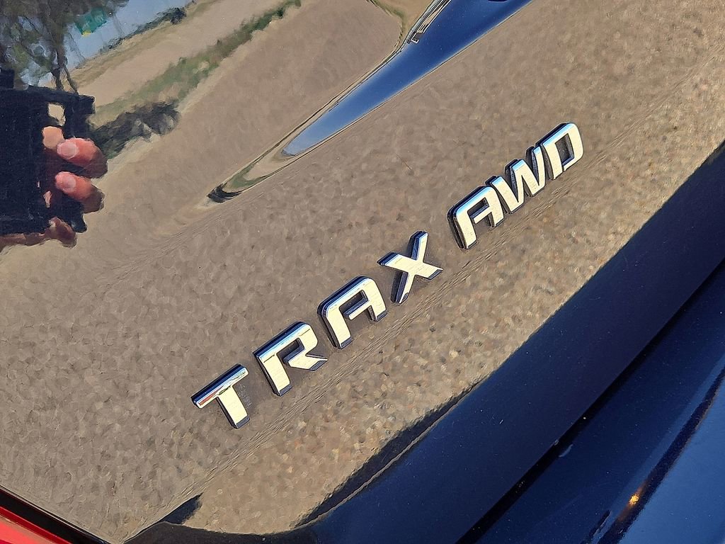 Used 2021 Chevrolet Trax LT w/ LT Convenience Package AWD/4WD image 11