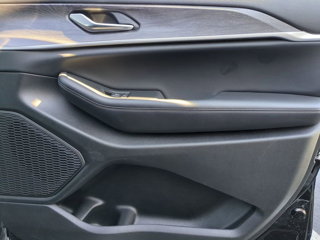 Used 2024 Jeep Grand Cherokee L Limited w/ Luxury Tech Group II image 36