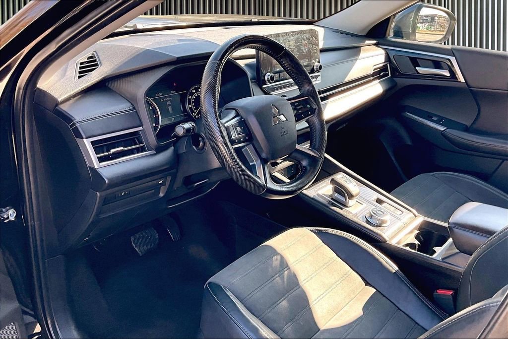 Used 2022 Mitsubishi Outlander SE image 15