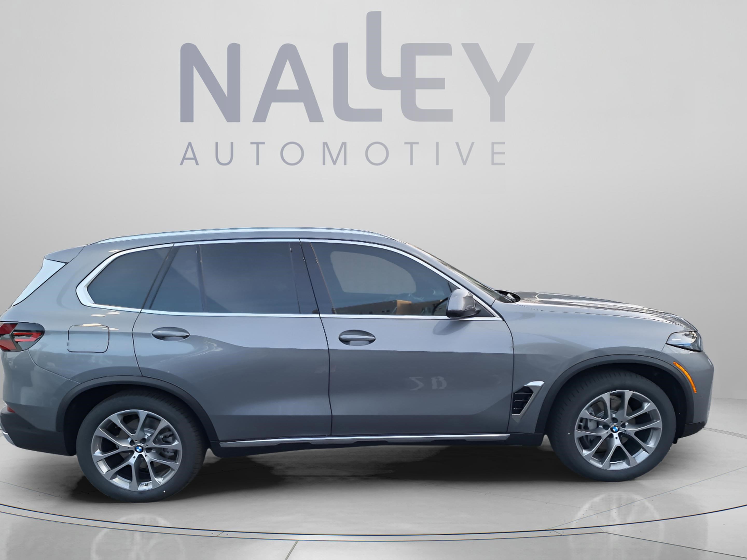 Used 2026 BMW X5 xDrive40i w/ Premium Package AWD/4WD image 3