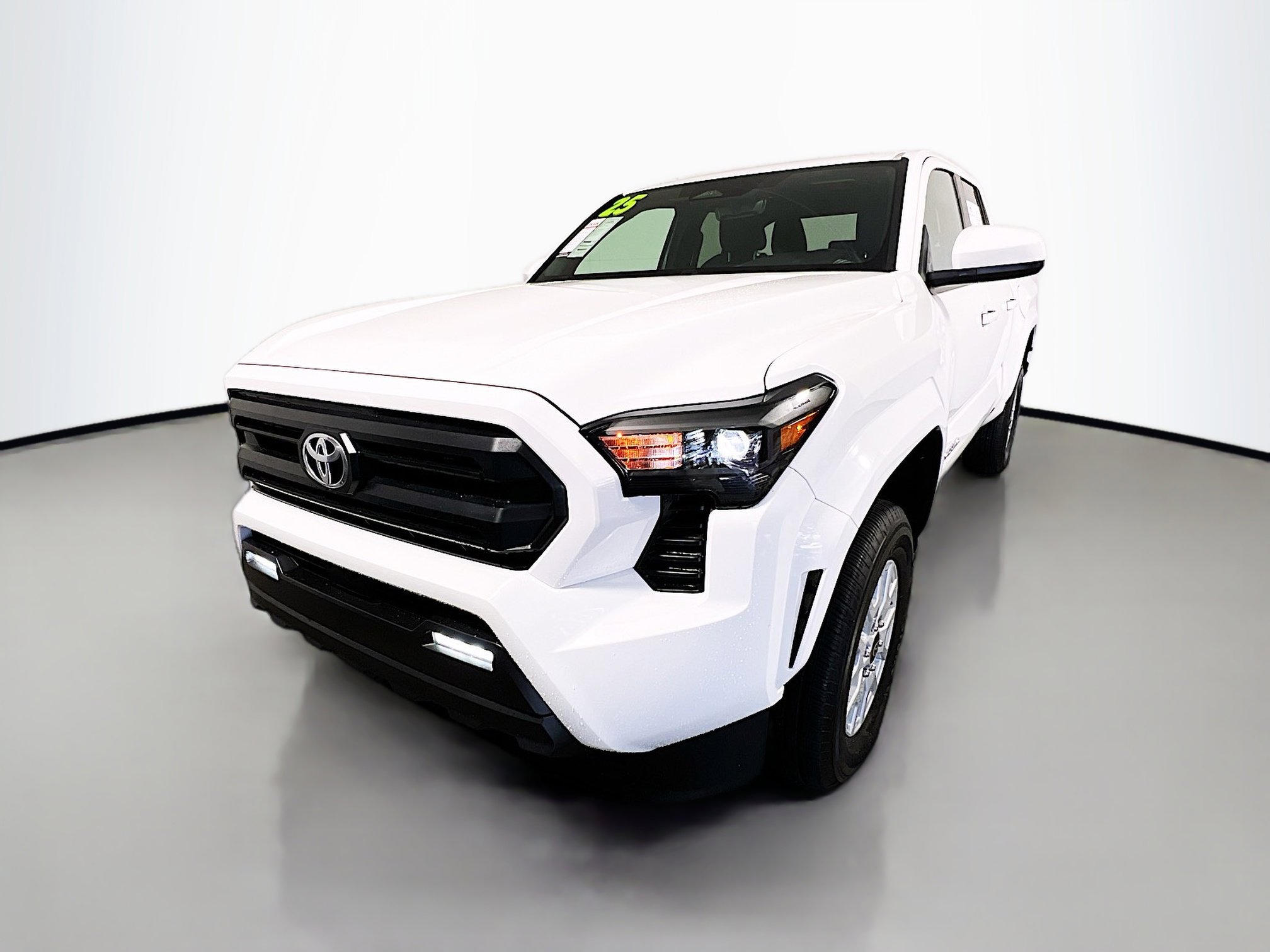 Used 2025 Toyota Tacoma SR5 image 10