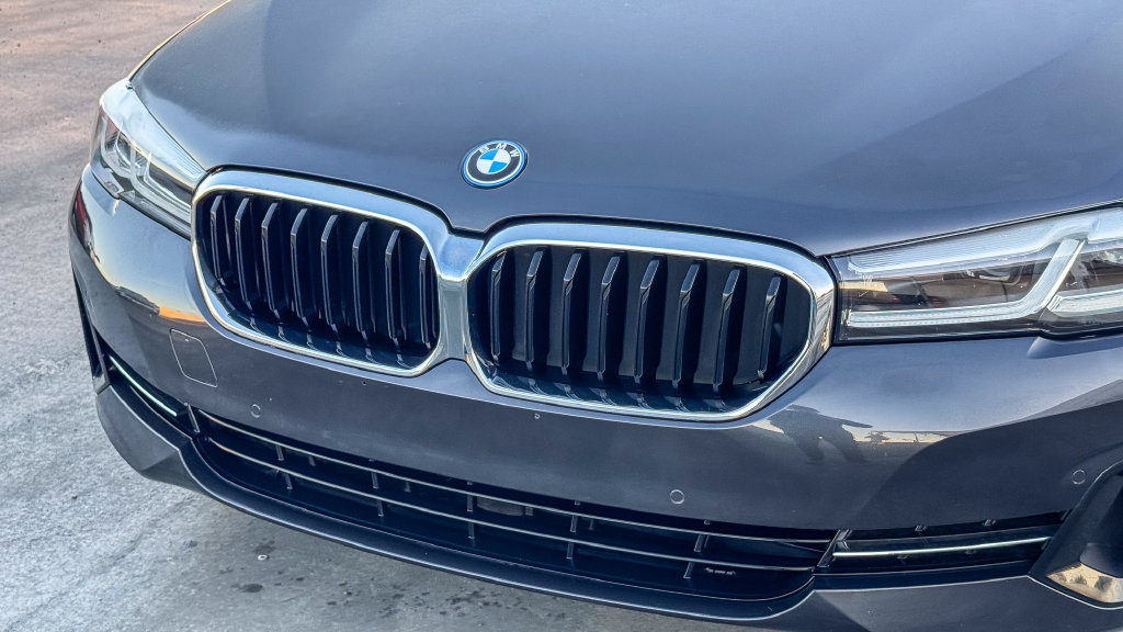 Used 2022 BMW 530e w/ Premium Package RWD image 6